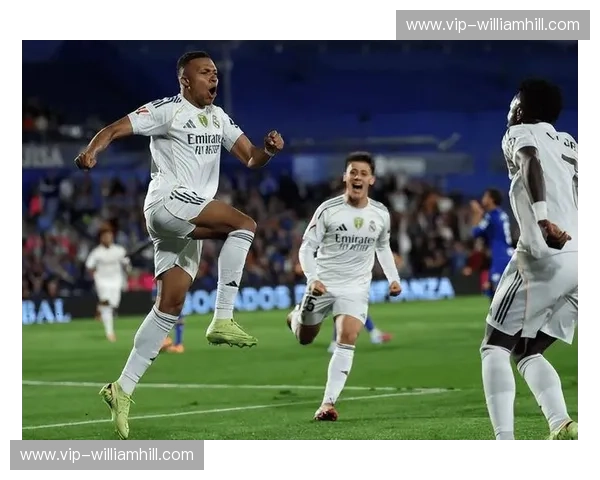 皇马vs尤文:巅峰对决,谁主沉浮?高清视觉盛宴,点燃激情! 皇马vs尤文:巅峰对决,谁主沉浮?高清视觉盛宴,点燃激情!